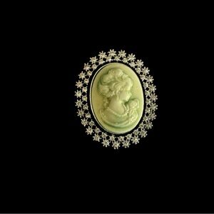 Sparkly Green Cameo Brooch Trendy 2026 NWT
